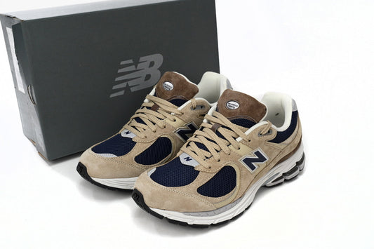 New Balance 2002R Sneakers